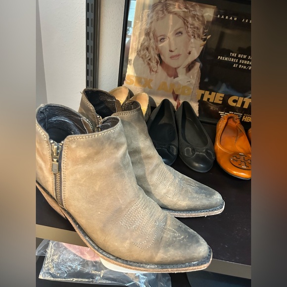Shoes - Allen’s, Austin TX 
Leather Western Shoe Boot Size 8